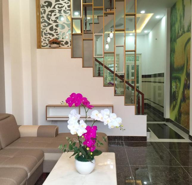 Nhà đẹp đổ 3 tấm rưỡi đường TX25 quận 12 sổ hồng 