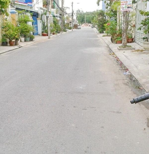 Bán đất đường 4F, khu Cư Xá Ngân Hàng, Phường Tân Thuận Tây, Quận 7, có nhà nát