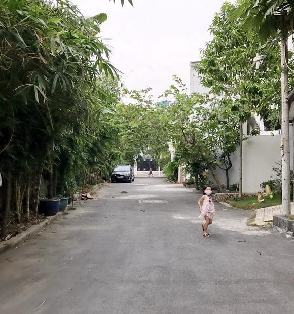 Bán biệt thự đường 8m Huỳnh Tấn Phát, Phường Bình Thuận, Quận 7