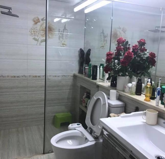 Bán gấp nhà Lê Thanh Nghị, 45m2, 5 tầng, MT 5 m, giá 4.8 tỷ, ô tô, cho thuê