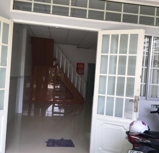 Cho thuê nhà hẻm 188 Nguyễn Văn Cừ, 1 lầu, nhà còn mới, 2 phòng, DT 4x15m, giá 6 triệu/th