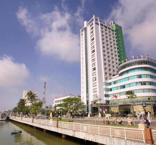 Văn phòng cho thuê tòa nhà Green Plaza tọa lạc trên 2 mặt tiền đường Bạch Đằng và Trần Phú. LH BĐS Mizuki:0942326060