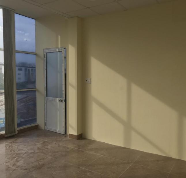 Phòng mới 100% giá rẻ tại Q7, có sẵn máy lạnh có cửa sổ, khu vực an ninh bảo vệ 24/24