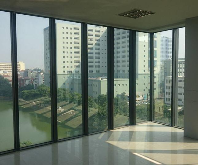 Mặt bằng kinh doanh, văn phòng, showroom view đẹp nhất phố Chùa Láng, DT 170m2