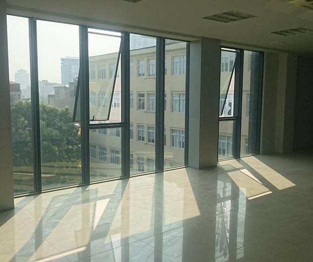 Mặt bằng kinh doanh, văn phòng, showroom view đẹp nhất phố Chùa Láng, DT 170m2