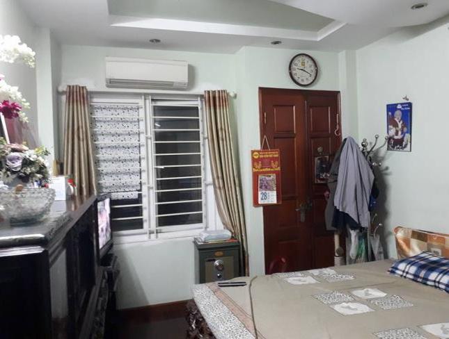 Bán gấp nhà Thanh Nhàn, Q Hai Bà Trưng, 40m2, 3 tầng, giá 2,6 tỷ, LH 01699947561