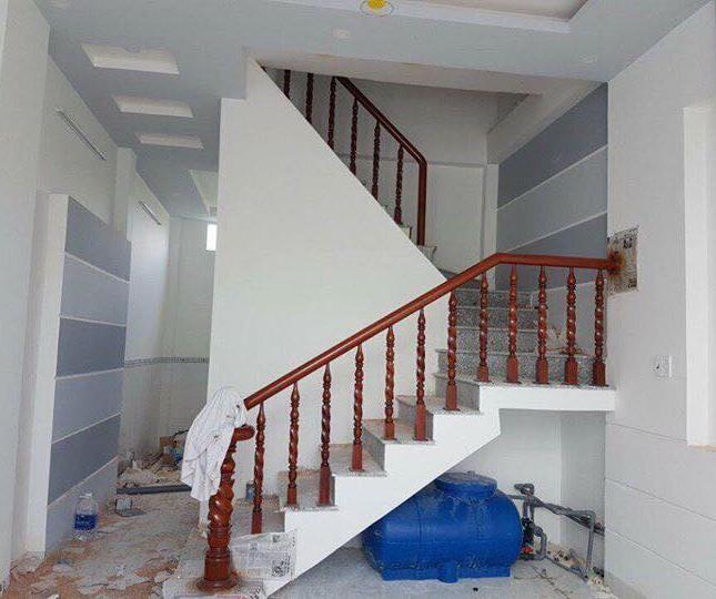 Bán nhà mới xây 1 trệt, 1 lầu, hẻm tổ 11, đường Nguyễn Văn Linh