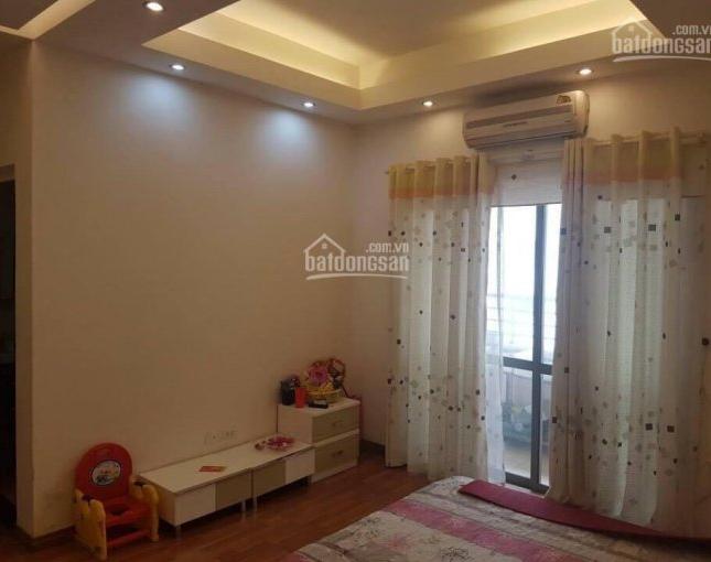 Cần bán căn hộ tầng 9 chung cư CT2 Nàng Hương, 583 Nguyễn Trãi, diện tích 98m2, nhà rất đẹp