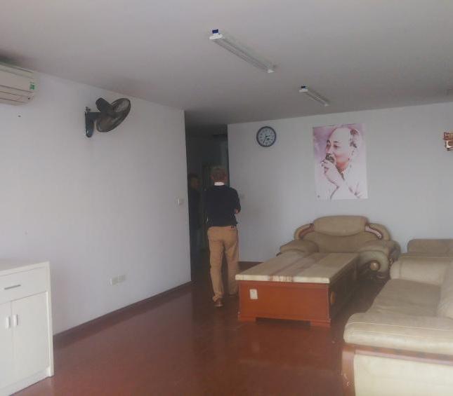 Cho thuê căn hộ ở Fafiml 19 Nguyễn Trãi, DT 120m2, 3 phòng ngủ, đồ cơ bản, giá 11 tr/th