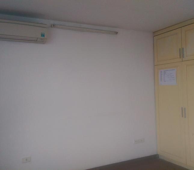 Cho thuê căn hộ ở Fafiml 19 Nguyễn Trãi, DT 120m2, 3 phòng ngủ, đồ cơ bản, giá 11 tr/th