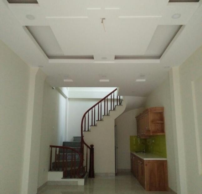 Bán nhà Triều Khúc, Thanh Xuân, DT 41m2 x 4T, đầy đủ nội thất, giá 1,95 tỷ, LH 0943075959