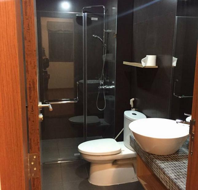 Cho thuê gấp CHCC 34T Trung Hòa Nhân Chính, diện tích 135m2, 3PN, 2WC, đồ cơ bản, giá 12 tr/tháng