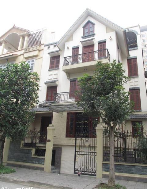 Cho thuê biệt thự Trần Kim Xuyến, Trung Hòa, DT 180m2, 4 tầng. Giá 60 tr/th