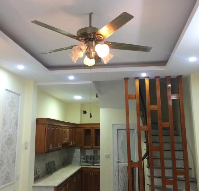 Bán nhà 4T Triều Khúc 40m2,cách đường ô tô 8m,ngõ thông kinh doanh nhỏ,giá 2.62 tỷ.Lh 0975100988.