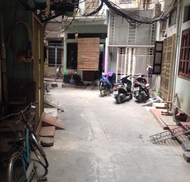 Bán nhà 30m2 trong ngõ 20 Lương Yên, quận Hai Bà Trưng