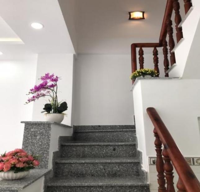 Cần bán nhà riêng tại Văn Phú-Hà Đông,nhà xây 5 tầng với Full nội thất.Người thiện chí mua chỉ cần xách vali đến và hưởng thụ.