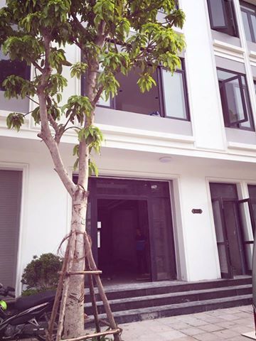 Cho thuê tầng 1 shophouse vinhomes Hàm Nghi 150m2;MT 6,5m giá 24tr