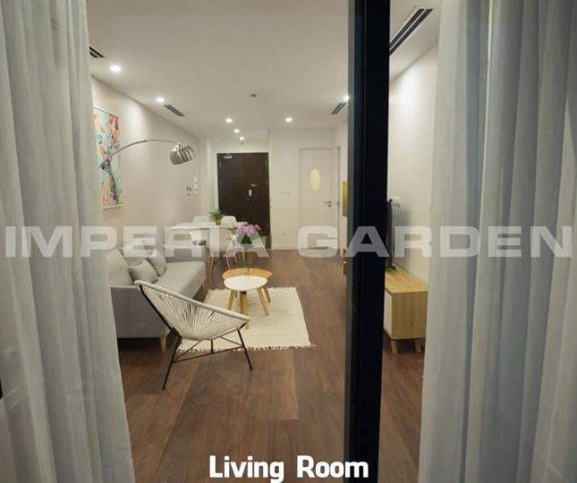 Cần cho thuê căn hộ tại Mandarin Gaden, Cầu Giấy. DT 180m2, 4PN, 3WC, nội thất cao cấp, 26 tr/th