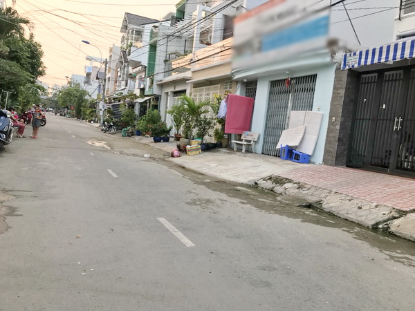 Bán gấp đất nhà nát đường Số 49, phường Bình Thuận, Quận 7