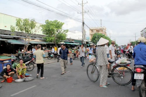 Đất nền mặt tiền chợ, mặt tiền đường 32m, khu dân cư đông, giá chỉ 750 triệu