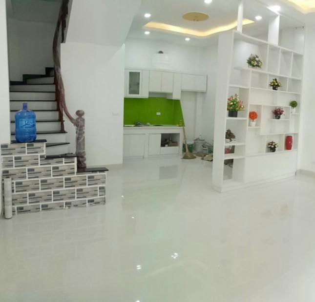 Bán nhà 4 tầng*35m2, ngay cổng làng Yên Xá, hướng TN, Giá 2 tỷ, 0943075959 / 0982346912 