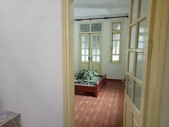Cho thuê nhà riêng tại Khâm Thiên, DT 40m2 x 3.5 tầng, 1 phòng khách, bếp, 3 phòng ngủ, 2WC