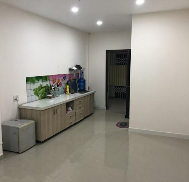 Cần tiền bán căn hộ giá rẻ Quận Tân Phú 44m2, giá 900 triệu