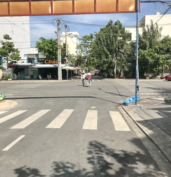 Bán gấp nhà cấp 4 góc 2 mặt tiền đường 11N, khu Cư Xá Ngân Hàng, P. Tân Thuận Tây, Quận 7