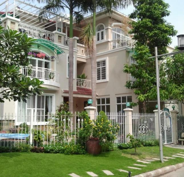 Xuất cảnh bán rẻ biệt thự Phú Gia, 17.5*19m, 2 lầu, sân vườn rộng, tặng nội thất Châu Âu cao cấp