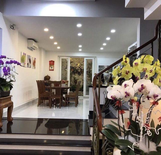 Cần bán nhà phố Kim Sơn, Quận 7, nội thất đẹp, giá rẻ