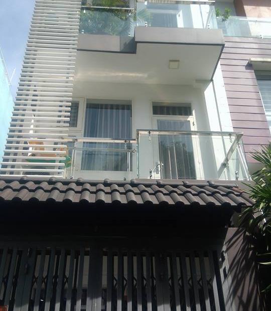 Bán nhà Phạm Văn Đồng HXH 8m, 4 tầng, giá 6.3 tỷ
