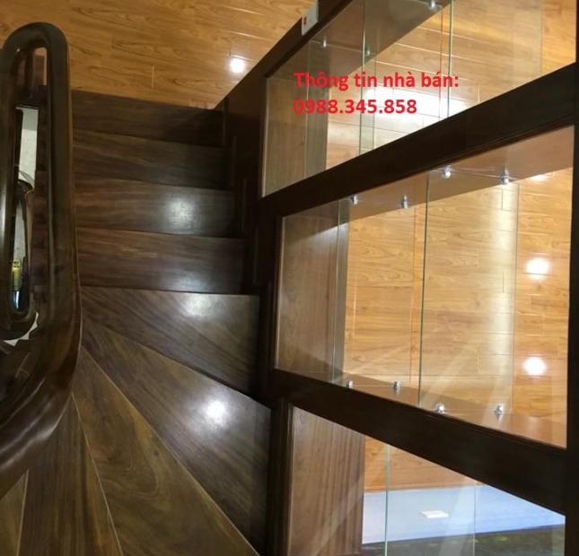 Cần bán gấp nhà phố Nguyễn Chí Thanh, Đống Đa, 43m2 x 5 tầng mới, ô tô vào, giá 8.35 tỷ