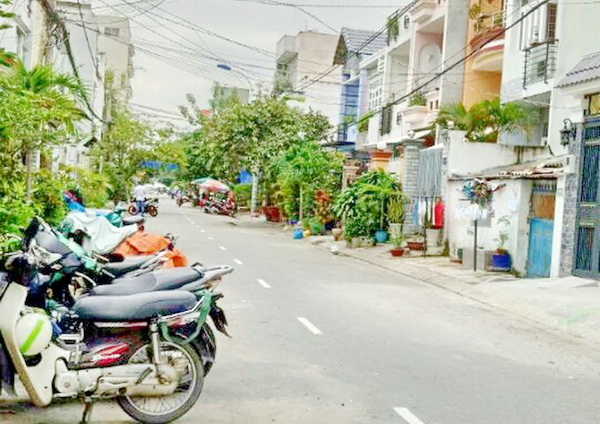 Bán gấp đất có nhà nát Quận 7, số 28 đường Số 49, Phường Bình Thuận