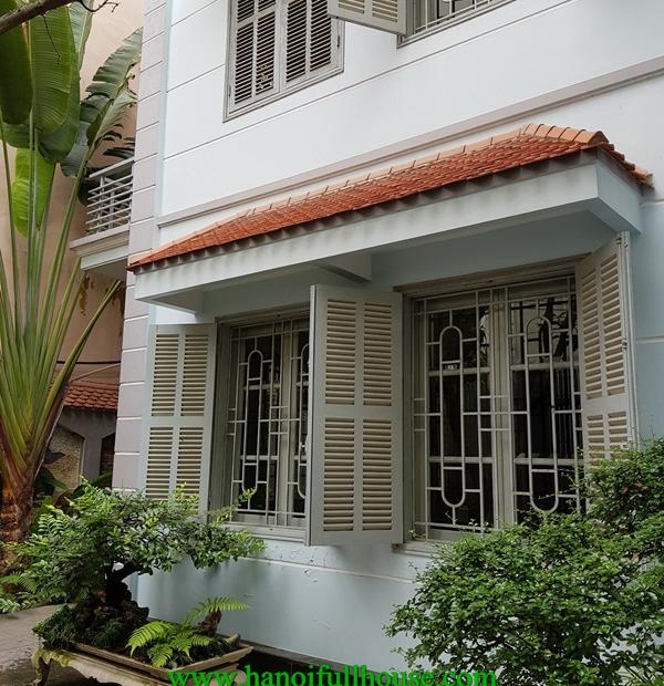 Cho thuê nhà riêng 150m2, sân vườn đầy đủ đồ tại Ba Đình, Hà Nội, 0983739032