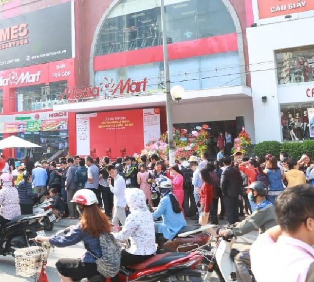 cho thuê mặt bằng kinh doanh thương mại hiện đang là Media Mart, 211 Khâm Thiên, diện tích 400m2 x 3 tầng