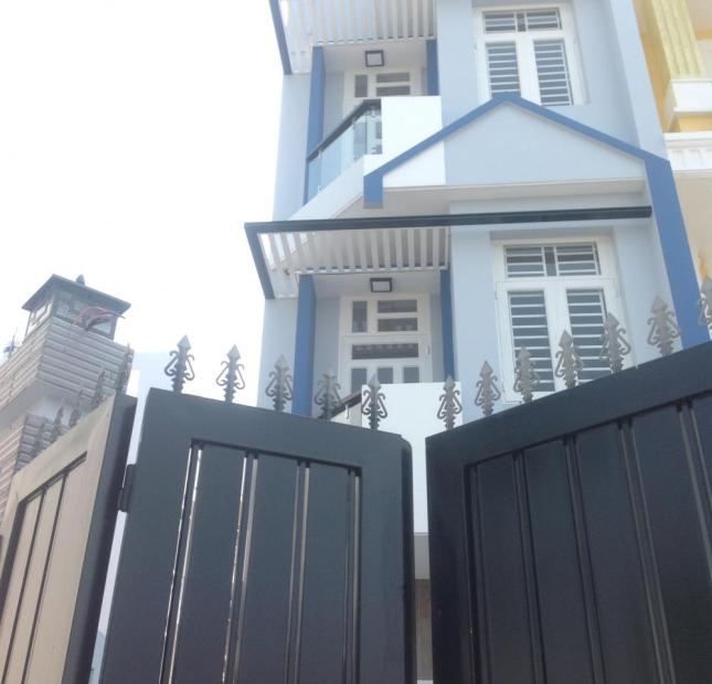 Bán nhà mới 2018 ở ngay Quốc Lộ 13, khu dân cư Hồng Long, Hiệp Bình Phước giá 3.2 ty