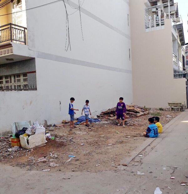 Bán gấp nhà góc 2 mặt tiền hẻm 1135 đường Huỳnh Tấn Phát, Phường Phú Thuận, Quận 7