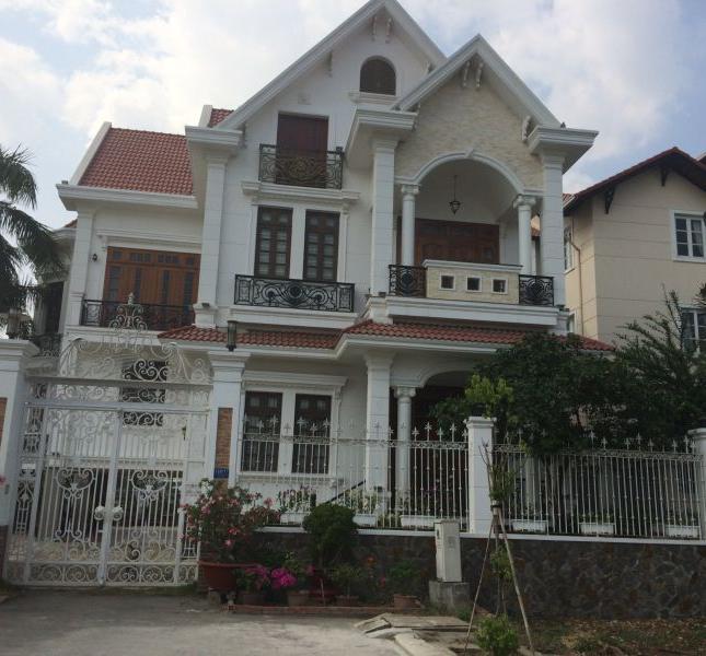 Cần cho thuê nhà gấp, đường Nguyễn Văn Hưởng, Thảo Điền, Quận 2. Giá 37.8 triệu/tháng