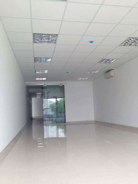 Cho thuê nhà mặt phố Lê Thanh Nghị, DT 55m2 * 7 tầng, MT 6m có thang máy. LH 0983122865