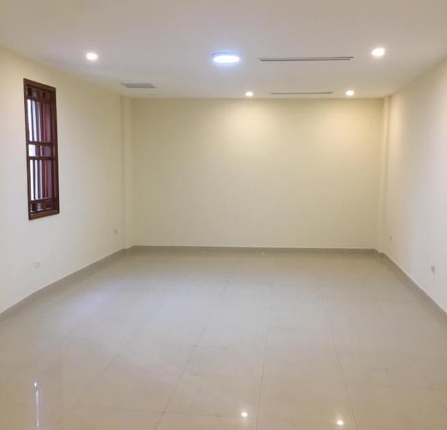 Cho thuê văn phòng 150m2, thông sàn mặt phố Hoàng Quốc Việt, Cầu Giấy