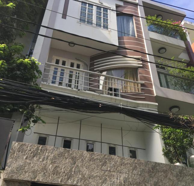 Kẹt  tiền bán gấp nhà 2 mặt tiền HXH Nguyễn Duy Dương, Quận 10, DT: 5 x 9m. (3 lầu)