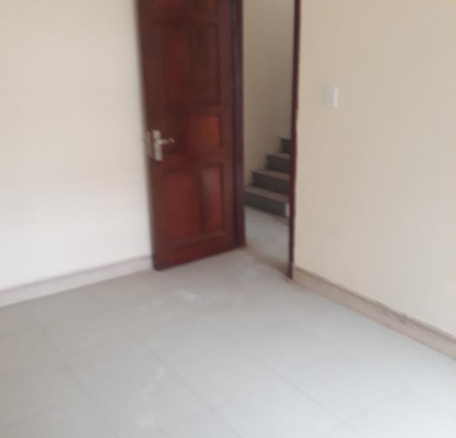 Bán nhà Thanh Liệt,Thanh Trì. 35m2. 4 tầng. MT 6,05m. Ô tô đỗ,kinh doanh tốt. 2,2 tỷ. 0965996722.