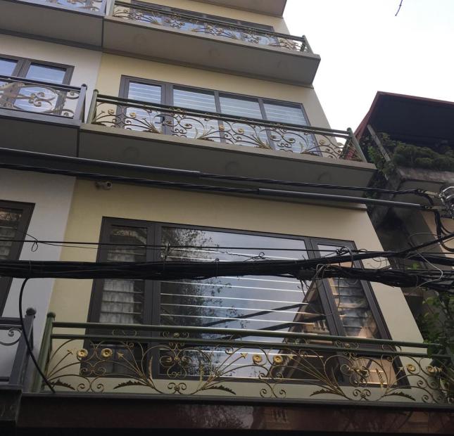 Cần bán nhà 3 tầng mặt phố Mai Dịch, kinh doanh sầm uất 50 m2, 8.6 tỷ