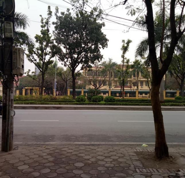 Bán nhà mặt phố Hoàng Quốc Việt diện tích 50m2, mặt tiền 4.5.