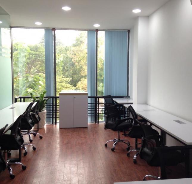 Cho thuê văn phòng tại Linh Lang, gần Lotte Center, 20m2, 4 triệu/tháng