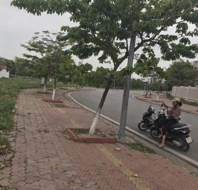 Bán lô đất nền 231m2, MT 7m, phường Kinh Bắc đối diện với cổng trường THPT chuyên Bắc Ninh
