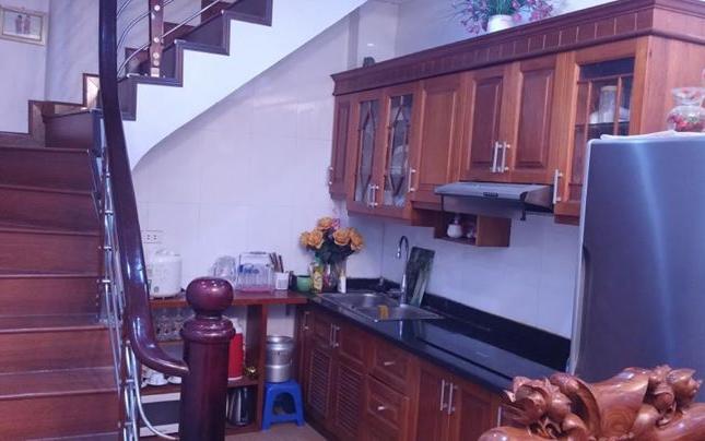 Cho thuê nhà riêng tại Nguyễn Chí Thanh, DT 30m2, 3,5 tầng, giá 9,5 triệu/tháng