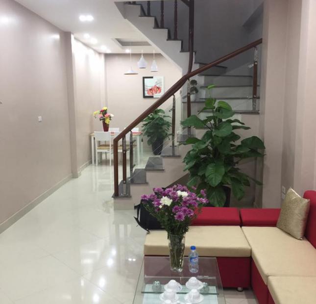 Bán nhà Hào Nam, Đống Đa DT 35 m2, mặt tiền 3,2m, ngõ thoáng, giá 2,7 tỷ