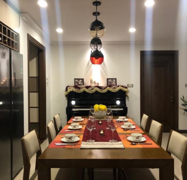 Chính chủ cho thuê căn hộ tại M5 Nguyễn Chí Thanh. Dt: 150m2, 3 PN, full đồ, giá 15 triệu/tháng