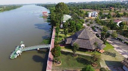 Lô đất biệt thự khu Tiamo Phú Thịnh tọa lạc tại một vị trí đẹp, đối diện bên sông Sài Gòn